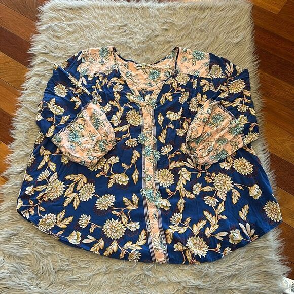 Democracy Tops - Democracy women’s soft blue and pink floral rayon flowy shirt